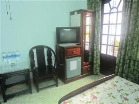 Blue Sky Hotel Nha Trang 2*,